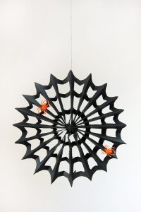 spinnfaden-aus-papier-zu-halloween-basteln-dekoking-com