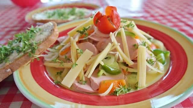 schweizer-wurstsalat-rezept