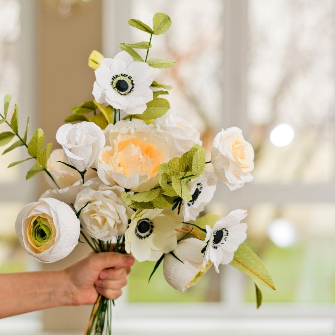 Blumen aus Krepppapier selber basteln - DekoKing